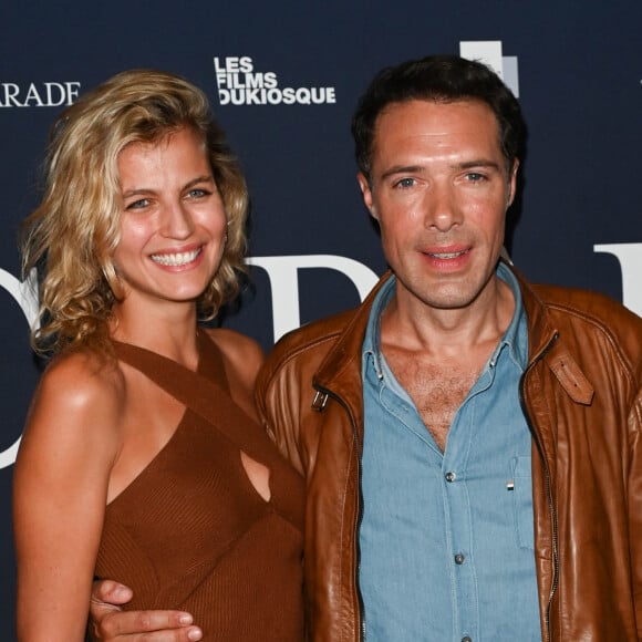 Nicolas Bedos et sa compagne Pauline Desmonts - Avant-première du film "Mascarade" au cinéma Pathé Wepler à Paris. Le 20 octobre 2022 © Coadic Guirec / Bestimage