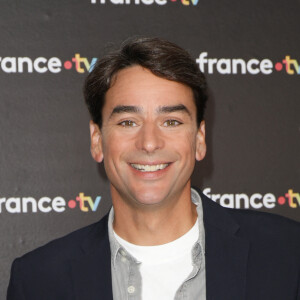 Julian Bugier au photocall de la conférence de presse de rentrée de France Télévisions à Paris, France, le 4 septembre 2024. © Coadic Guirec/Bestimage 