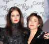 Elle a repris le flambeau maternel.
L'actrice française Eva Green et sa mère Marlene Jobert posent ensemble à leur arrivée à la première du nouveau 007 "Casino Royale" au Grand Rex à Paris, France, le 17 novembre 2006. Photo par Khayat-Nebinger/ABACAPRESS.COM