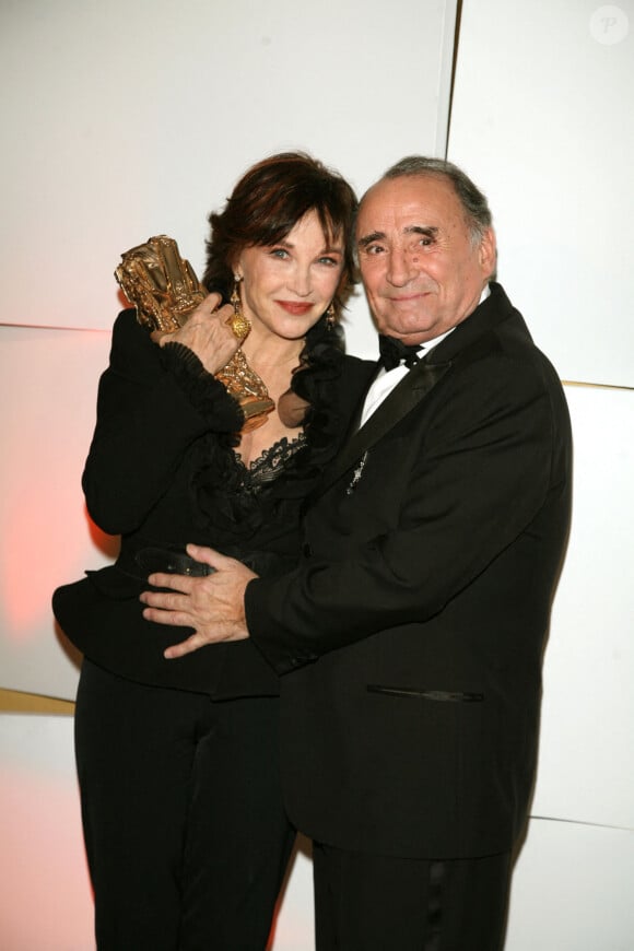 Marlène Jobert et Claude Brasseur lors de la 32ème cérémonie des César qui s'est tenue au Théâtre du Chatelet à Paris, France, le 24 février 2007. Photo par Guignebourg-Nebinger/ABACAPRESS.COM