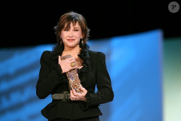 Marlène Jobert prononce son discours de remerciement lors de la 32e cérémonie des César qui s'est tenue au Théâtre du Châtelet à Paris, France, le 24 février 2007. Photo par Guignebourg-Nebinger/ABACAPRESS.COM