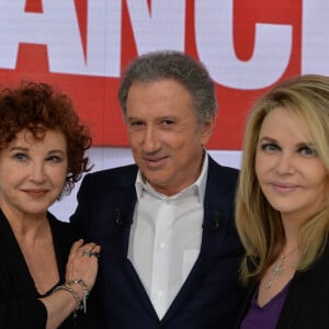 Marlène Jobert, Michel Drucker et Nathalie Rheims lors de l'enregistrement de Vivement Dimanche à Paris, France, le 2 décembre 2014. Photo par Max Colin/ABACAPRESS.COM