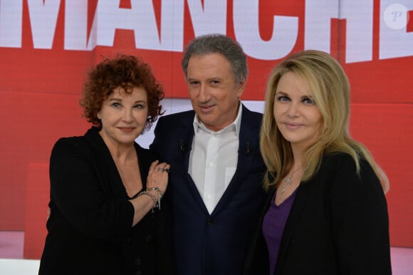 Marlène Jobert, Michel Drucker et Nathalie Rheims lors de l'enregistrement de Vivement Dimanche à Paris, France, le 2 décembre 2014. Photo par Max Colin/ABACAPRESS.COM