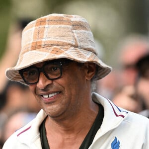 L'ancien champion de tennis français Yannick Noah quitte Bercy Arena après avoir assisté à la demi-finale du match olympique entre l'équipe de France et l'équipe d'Allemagne, le treizième jour des Jeux Olympiques de 2024 à Paris, Bercy Arena, le 8 août 2024, Paris, France. Photo par Anthony Behar/SPUS/ABACAPRESS.COM