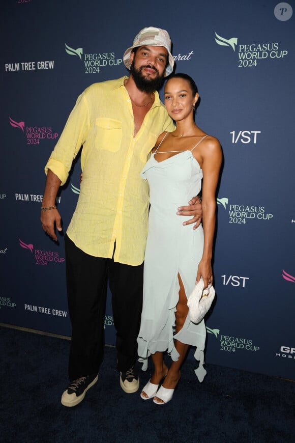 Hallandale Beach, FL - Des célébrités à la Pegasus World Cup 2024 au Gulfstream Park à Hallandale, Floride. Sur la photo : Joakim Noah, Lais Ribeiro