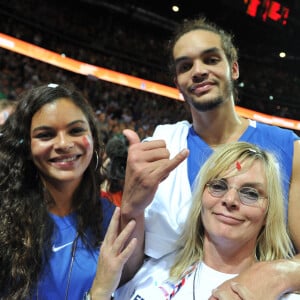 Yelena Noah, Marie Claire Noah, Cecilia Rhode-Noah, Nathalie Proisy-Noah et sa fille Amandine assistent à la finale de l'Eurobasket 2011, France vs Espagne avec Joakim Noah à la Zalgiris Arena, à Kaunas, Lituanie. L'Espagne a gagné 98-85. Photo par Christophe Guibbaud/ABACAPRESS.COM