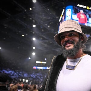 Joakim Noah, ancien joueur de basket-ball des Chicago Bulls, lors du NBA Paris Game 2024 présenté par Revolut entre les Brooklyn Nets et les Cleveland Cavaliers lors du troisième match de la saison régulière de la ligue à Paris le 11 janvier 2023. Photo par Tomas Stevens/ABACAPRESS.COM