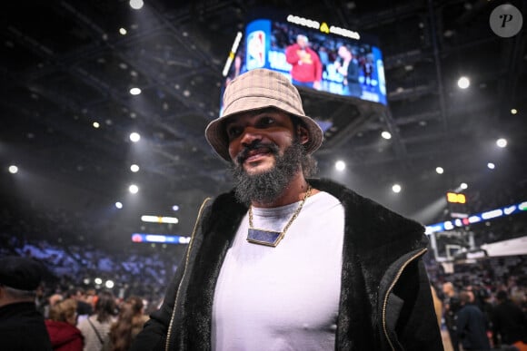 Joakim Noah, ancien joueur de basket-ball des Chicago Bulls, lors du NBA Paris Game 2024 présenté par Revolut entre les Brooklyn Nets et les Cleveland Cavaliers lors du troisième match de la saison régulière de la ligue à Paris le 11 janvier 2023. Photo par Tomas Stevens/ABACAPRESS.COM