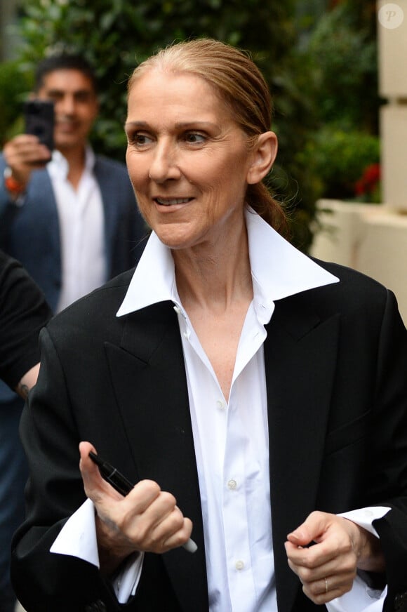 Céline Dion quitte le Royal Monceau pour préparer la cérémonie d'ouverture des Jeux Olympiques (JO 2024) à Paris le 23 juillet 2024. 