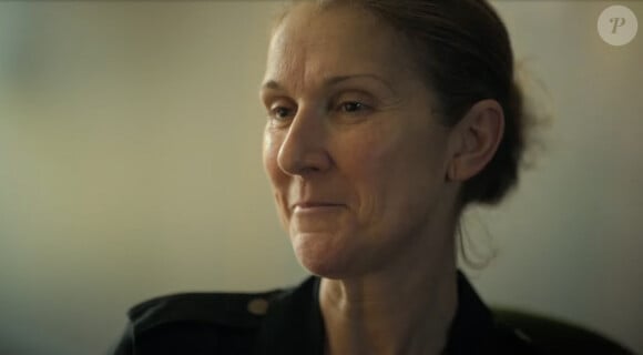 Prime Video Voici un premier aperçu du documentaire de la chanteuse Céline Dion dans lequel elle parle de la maladie invalidante qui lui a été diagnostiquée. La Canadienne française, mère de deux enfants, 56 ans, donne ce qui est décrit comme "un regard brut et honnête sur les coulisses" de ses luttes. Elle est atteinte du syndrome de la personne raide (SP), une maladie débilitante qui a été détectée en 2022. Il s'agit d'une maladie neurologique auto-immune extrêmement rare qui touche environ 8 000 personnes dans le monde, provoque des spasmes musculaires et des raideurs et peut entraîner une perte de mobilité. Le film, intitulé I Am : Celine Dion, sera diffusé sur la chaîne de streaming Prime Video d'Amazon. Un porte-parole a déclaré que le film est "une lettre d'amour à ses fans, ce documentaire inspirant met en lumière la musique qui a guidé sa vie tout en montrant la résilience de l'esprit humain". La bande-annonce présente Céline telle qu'elle est aujourd'hui, face à sa maladie, entrecoupée de concerts à guichets fermés au début de sa carrière, puis au cours de son ascension vers la célébrité. Photo fournie par JLPPA