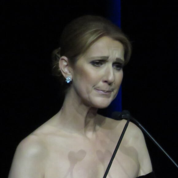 Céline Dion n'a pas pu retenir ses larmes au Colosseum du Caesars Palace à Las Vegas...
Céline Dion assiste à la cérémonie en hommage à son mari René Angélil, intitulée "Celebration of Life" avec son fils aîné René-Charles au Caesars Palace. 