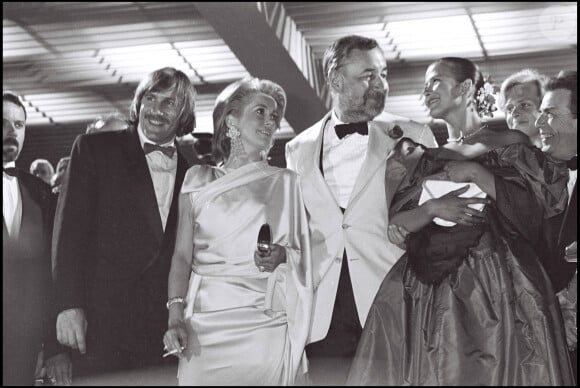 Gérard Depardieu, Philippe Noiret, Catherine Deneuve et Sophie Marceau au Festival de Cannes pour le film Fort Saganne en 1984