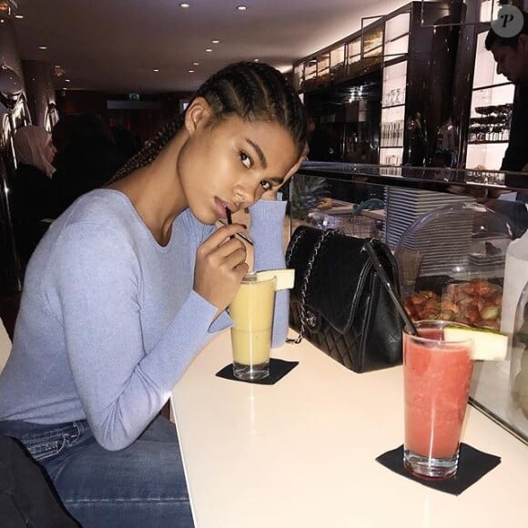 Et désormais, celle-ci se boit. Forcément, ce sont majoritairement des femmes qui y ont goûté.
Tina Kunakey se délecte d'un Smoothie