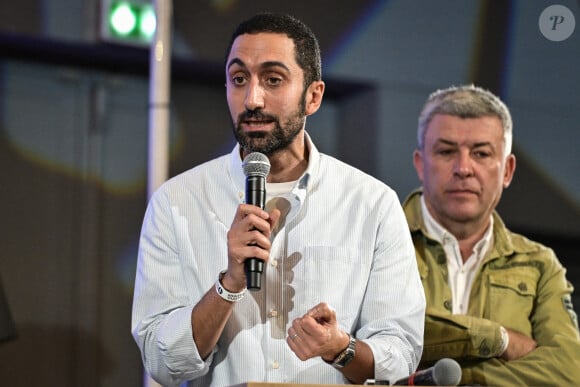 Non, vous ne rêvez pas. Le soleil a beau faire du bien au moral, il n'est pas bon pour la peau. En effet, les UV peuvent endommager l'ADN de nos cellules, rappelle Jimmy Mohamed. 
Jimmuy Mohamed en octobre 2024