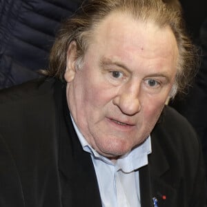 L'acteur possède l'hôtel Chambon, une propriété qui lui appartient, située dans le VIe arrondissement de Paris
 
Gérard Depardieu au 33ème salon du Livre au parc des expositions de la porte de Versailles à Paris le 20 mars 2016.