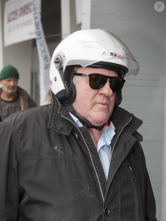 Gérard Depardieu - Le "33ème Salon du Livre" au parc des expositions de la porte de Versailles à Paris, le 20 mars 2016. © Perusseau/Bestimage