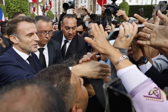 Le président de la République et sa femme sont arrivés le 28 octobre au Maroc
 
Bain de foule pour le président de la République française Emmanuel Macron devant le parlement marocain à Rabat, après son discours, le 29 octobre 2024. © Ludovic Marin / Pool / Bestimage 