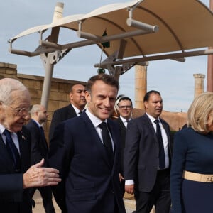 Le Président de la République, Emmanuel Macron et la première dame Brigitte Macron se recueillent au Mausolée de Mohammed V à Rabat au Maroc le 29 Octobre 2024. © Dominique Jacovides/Bestimage