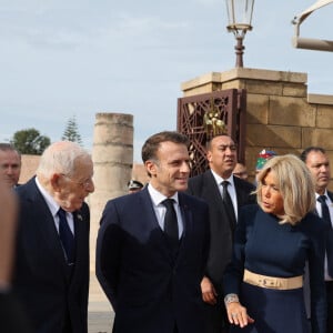 Le Président de la République, Emmanuel Macron et la première dame Brigitte Macron se recueillent au Mausolée de Mohammed V à Rabat au Maroc le 29 Octobre 2024. © Dominique Jacovides/Bestimage