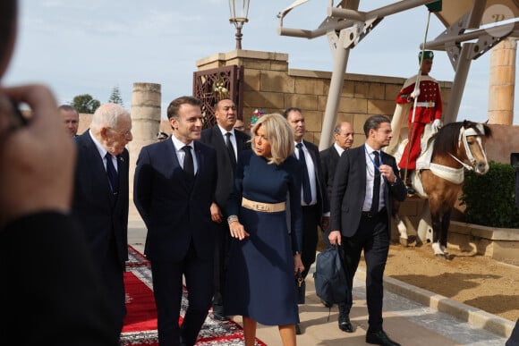 Le Président de la République, Emmanuel Macron et la première dame Brigitte Macron se recueillent au Mausolée de Mohammed V à Rabat au Maroc le 29 Octobre 2024. © Dominique Jacovides/Bestimage