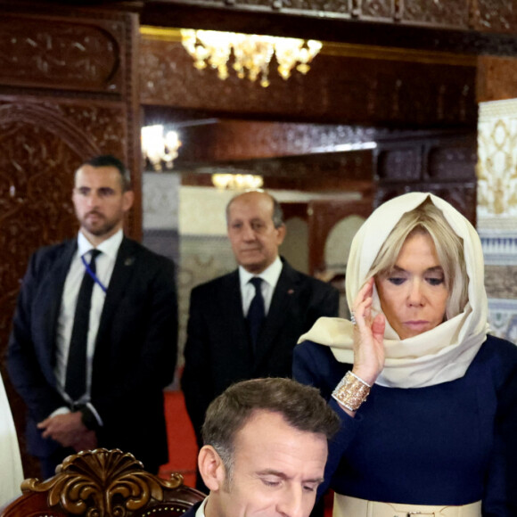 Le Président de la République, Emmanuel Macron et la première dame Brigitte Macron se recueillent au Mausolée de Mohammed V à Rabat au Maroc le 29 Octobre 2024. © Dominique Jacovides/Bestimage