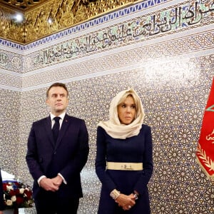 Le Président de la République, Emmanuel Macron et la première dame Brigitte Macron se recueillent au Mausolée de Mohammed V à Rabat au Maroc le 29 Octobre 2024. © Dominique Jacovides/Bestimage