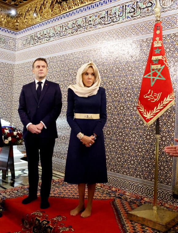 Le Président de la République, Emmanuel Macron et la première dame Brigitte Macron se recueillent au Mausolée de Mohammed V à Rabat au Maroc le 29 Octobre 2024. © Dominique Jacovides/Bestimage