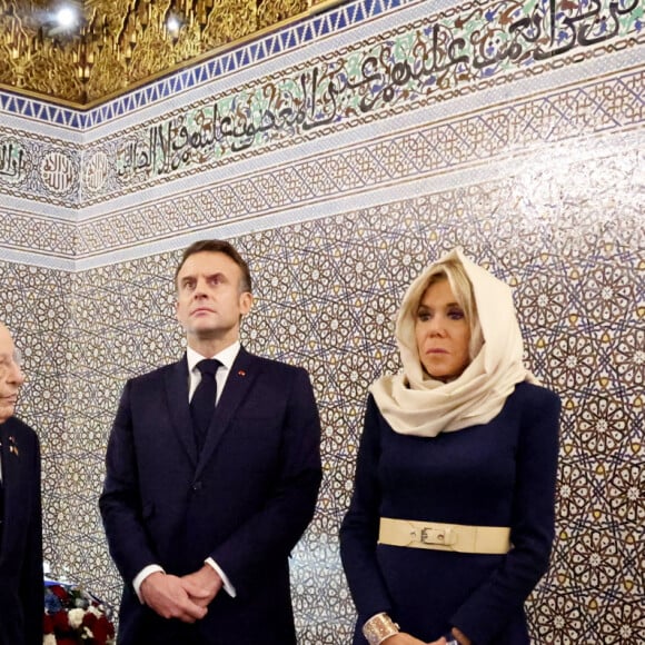 Le Président de la République, Emmanuel Macron et la première dame Brigitte Macron se recueillent au Mausolée de Mohammed V à Rabat au Maroc le 29 Octobre 2024. © Dominique Jacovides/Bestimage