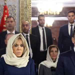 Le Président de la République, Emmanuel Macron et la première dame Brigitte Macron se recueillent au Mausolée de Mohammed V à Rabat au Maroc le 29 Octobre 2024. © Dominique Jacovides/Bestimage