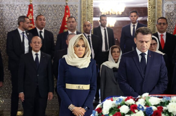 Le Président de la République, Emmanuel Macron et la première dame Brigitte Macron se recueillent au Mausolée de Mohammed V à Rabat au Maroc le 29 Octobre 2024. © Dominique Jacovides/Bestimage