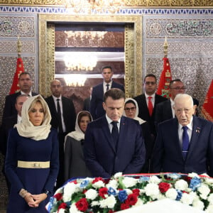 Jordan Bardella et Marion Maréchal ont fustigé la présence de l'humoriste au Maroc
 
Le Président de la République, Emmanuel Macron et la première dame Brigitte Macron se recueillent au Mausolée de Mohammed V à Rabat au Maroc le 29 Octobre 2024. © Dominique Jacovides/Bestimage