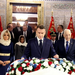 Le Président de la République, Emmanuel Macron et la première dame Brigitte Macron se recueillent au Mausolée de Mohammed V à Rabat au Maroc le 29 Octobre 2024. © Dominique Jacovides/Bestimage