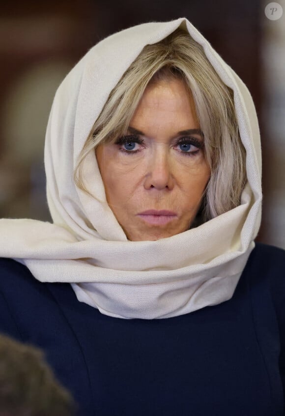 Le Président de la République, Emmanuel Macron et la première dame Brigitte Macron se recueillent au Mausolée de Mohammed V à Rabat au Maroc le 29 Octobre 2024. © Dominique Jacovides/Bestimage