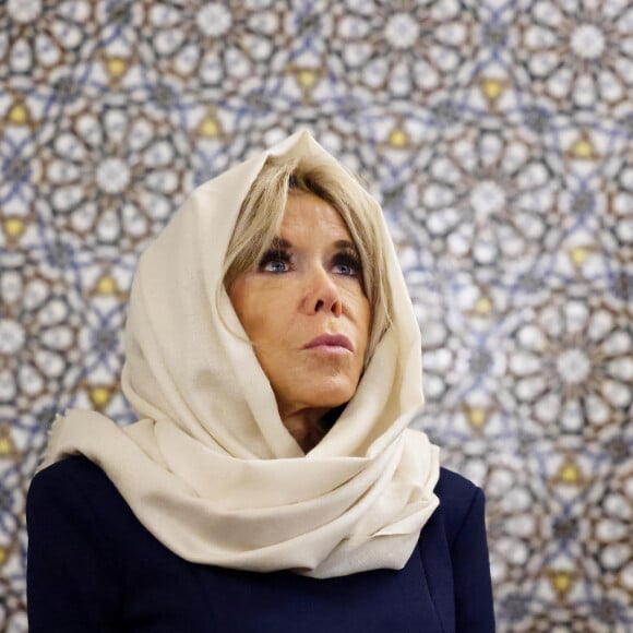 Le Président de la République, Emmanuel Macron et la première dame Brigitte Macron se recueillent au Mausolée de Mohammed V à Rabat au Maroc le 29 Octobre 2024. © Dominique Jacovides/Bestimage