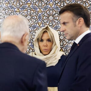 Le Président de la République, Emmanuel Macron et la première dame Brigitte Macron se recueillent au Mausolée de Mohammed V à Rabat au Maroc le 29 Octobre 2024. © Dominique Jacovides/Bestimage