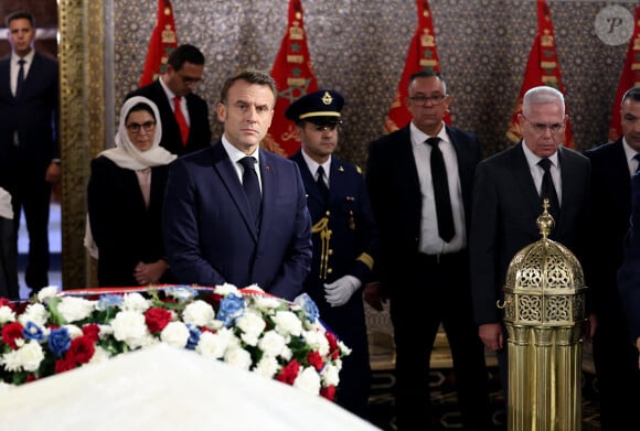 Le Président de la République, Emmanuel Macron et la première dame Brigitte Macron se recueillent au Mausolée de Mohammed V à Rabat au Maroc le 29 Octobre 2024. © Dominique Jacovides/Bestimage