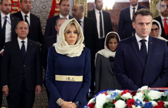 Le Président de la République, Emmanuel Macron et la première dame Brigitte Macron se recueillent au Mausolée de Mohammed V à Rabat au Maroc le 29 Octobre 2024. © Dominique Jacovides/Bestimage