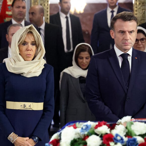 Le Président de la République, Emmanuel Macron et la première dame Brigitte Macron se recueillent au Mausolée de Mohammed V à Rabat au Maroc le 29 Octobre 2024. © Dominique Jacovides/Bestimage