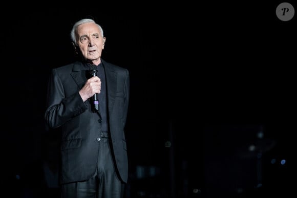 Exclusif - Charles Aznavour en concert à l'Accorhotels Arena (POPB Bercy) à Paris. Le 13 décembre 2017 © Cyril Moreau / Bestimage