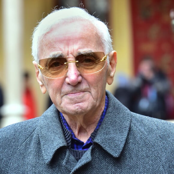 La propriété possède également un billard, une salle cinéma, une bibliothèque et une grande pièce à vivre avec coin cheminée
 
Charles Aznavour durant la 157ème vente aux enchères des vins des Hospices de Beaune à Beaune le 19 novembre 2017. La récolte 2017 permet aux Hospices de proposer à la vente 787 pièces, dont 157 pièces de vin blanc et 630 pièces de vin rouge. Ces 787 pièces sont réparties en 50 Cuvées, 33 de vin rouge et 17 de vin blanc, soigneusement élaborées par les Hospices. Ces Cuvées sont le résultat d'un assemblage harmonieux de différents climats, ce qui contribue à créer l'originalité des vins du domaine viticole des Hospices de Beaune. Chaque Cuvée porte le nom d'un bienfaiteur des Hospices ou du donateur historique de la vigne.. © Giancarlo Gorassini/Bestimage