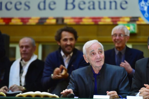 Charles Aznavour durant la 157ème vente aux enchères des vins des Hospices de Beaune à Beaune le 19 novembre 2017. La récolte 2017 permet aux Hospices de proposer à la vente 787 pièces, dont 157 pièces de vin blanc et 630 pièces de vin rouge. Ces 787 pièces sont réparties en 50 Cuvées, 33 de vin rouge et 17 de vin blanc, soigneusement élaborées par les Hospices. Ces Cuvées sont le résultat d’un assemblage harmonieux de différents climats, ce qui contribue à créer l’originalité des vins du domaine viticole des Hospices de Beaune. Chaque Cuvée porte le nom d’un bienfaiteur des Hospices ou du donateur historique de la vigne.. © Giancarlo Gorassini/Bestimage