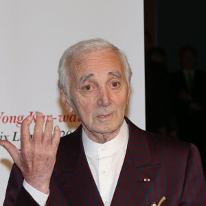 16 personnes peuvent y loger et profiter d'un terrain de tennis, une piscine couverte, une salle de sport complète
 
Charles Aznavour lors du photocall de la soirée de remise de prix au Festival Lumière à Lyon le 20 octobre 2017.