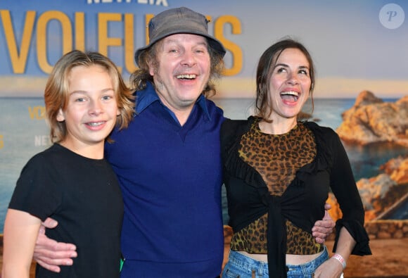 Sa plus grande Edie est passionnée de musique et a un don que Philippe Katerine dévoile
Billy, le fils de Philippe Katrine et Julie Depardieu, Philippe Katerine, sa fille Edie Blanchard - Avant-première du film "Voleuses" diffusé sur Netflix. Paris le 24 octobre 2023. © Veeren / Bestimage