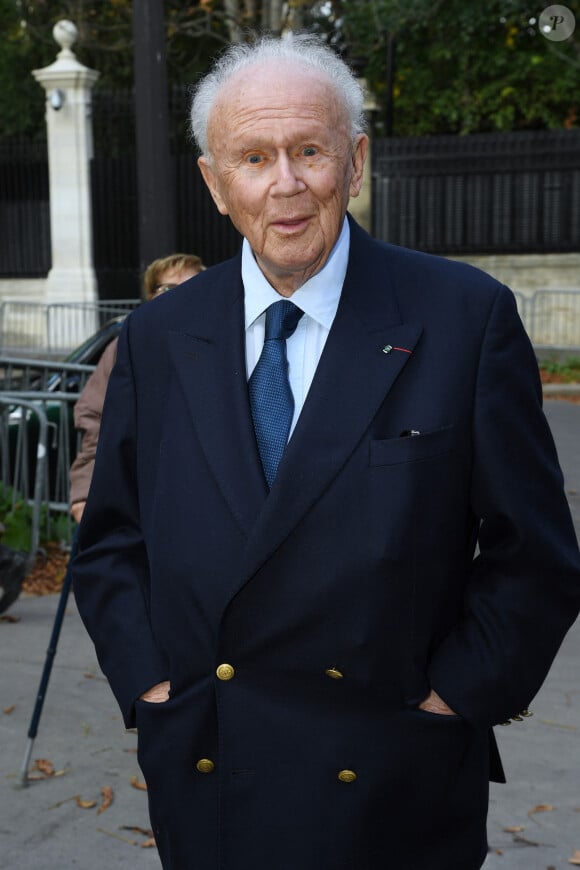 Exclusif - Philippe Bouvard - Arrivées à l'enregistrement de l'émission "Vivement Dimanche" au Studio Gabriel à Paris, diffusée le 9 octobre 2022 sur France 3. Paris le 5 octobre 2022. © Giancarlo Gorassini / Bestimage