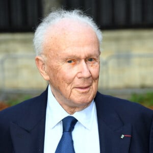 Exclusif - Philippe Bouvard - Arrivées à l'enregistrement de l'émission "Vivement Dimanche" au Studio Gabriel à Paris, diffusée le 9 octobre 2022 sur France 3. Paris le 5 octobre 2022. © Giancarlo Gorassini / Bestimage