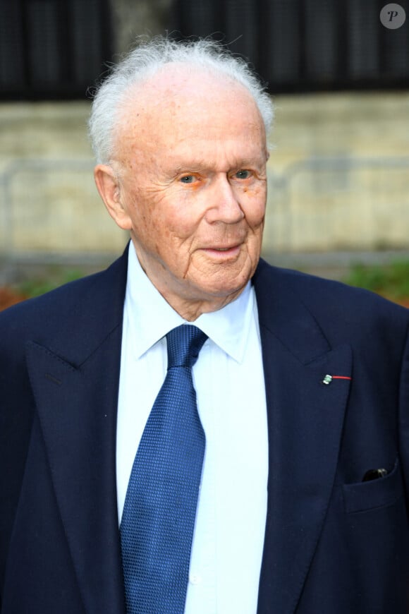 Exclusif - Philippe Bouvard - Arrivées à l'enregistrement de l'émission "Vivement Dimanche" au Studio Gabriel à Paris, diffusée le 9 octobre 2022 sur France 3. Paris le 5 octobre 2022. © Giancarlo Gorassini / Bestimage