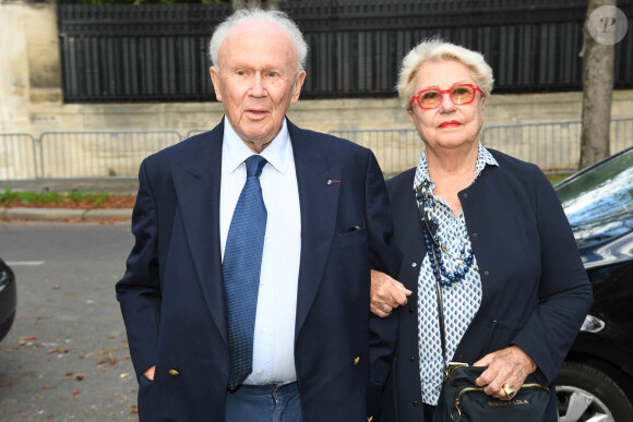 Exclusif - Philippe Bouvard et sa femme Colette - Arrivées à l'enregistrement de l'émission "Vivement Dimanche" au Studio Gabriel à Paris, diffusée le 9 octobre 2022 sur France 3. Paris le 5 octobre 2022. © Giancarlo Gorassini / Bestimage