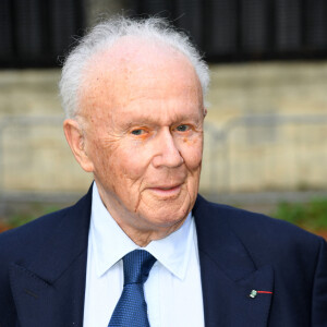 Exclusif - Philippe Bouvard - Arrivées à l'enregistrement de l'émission "Vivement Dimanche" au Studio Gabriel à Paris, diffusée le 9 octobre 2022 sur France 3. Paris le 5 octobre 2022. © Giancarlo Gorassini / Bestimage