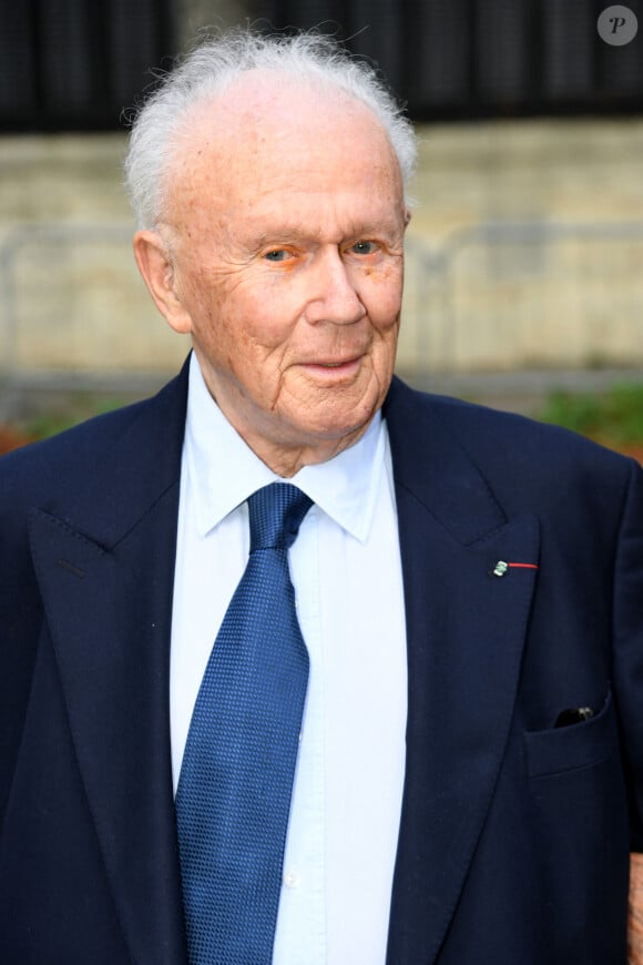 Exclusif - Philippe Bouvard - Arrivées à l'enregistrement de l'émission "Vivement Dimanche" au Studio Gabriel à Paris, diffusée le 9 octobre 2022 sur France 3. Paris le 5 octobre 2022. © Giancarlo Gorassini / Bestimage