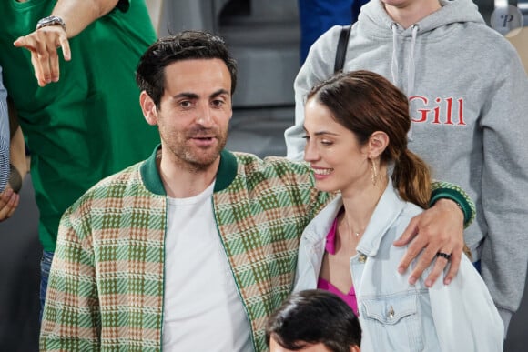 Camille Combal et sa femme Marie en tribunes lors des Internationaux de France de tennis de Roland Garros 2023, à Paris, France, le 6 juin 2023. © Jacovides-Moreau/Bestimage 